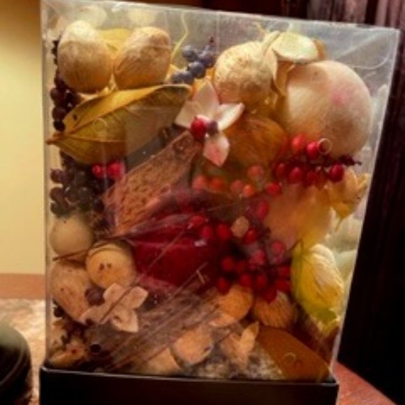 ***SOLD*** NWT, Darsee & David Home Fragrance Collection - Picture 3 of 4